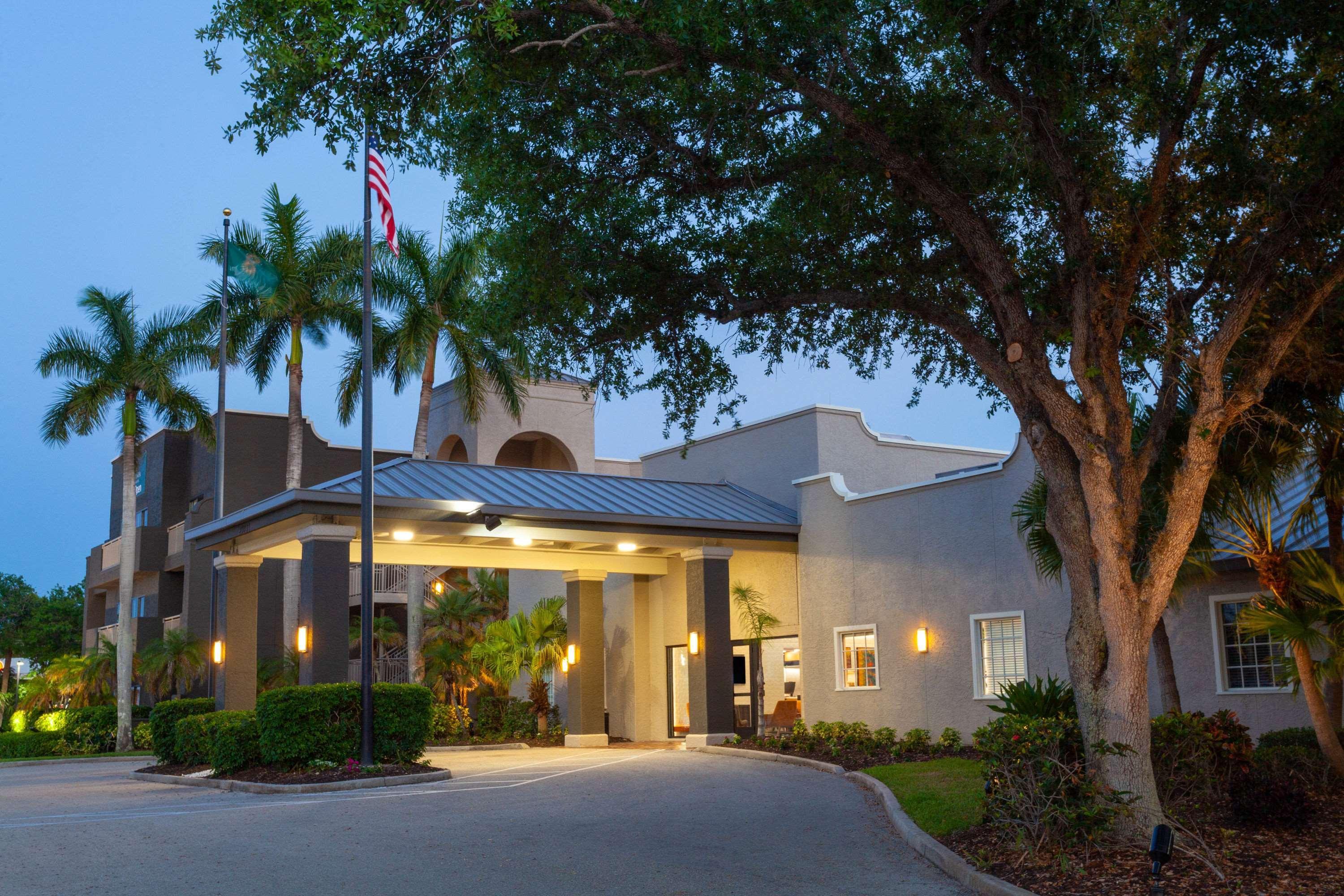La Quinta By Wyndham Ft. Myers - Sanibel Gateway Hotel Fort Myers Exterior foto